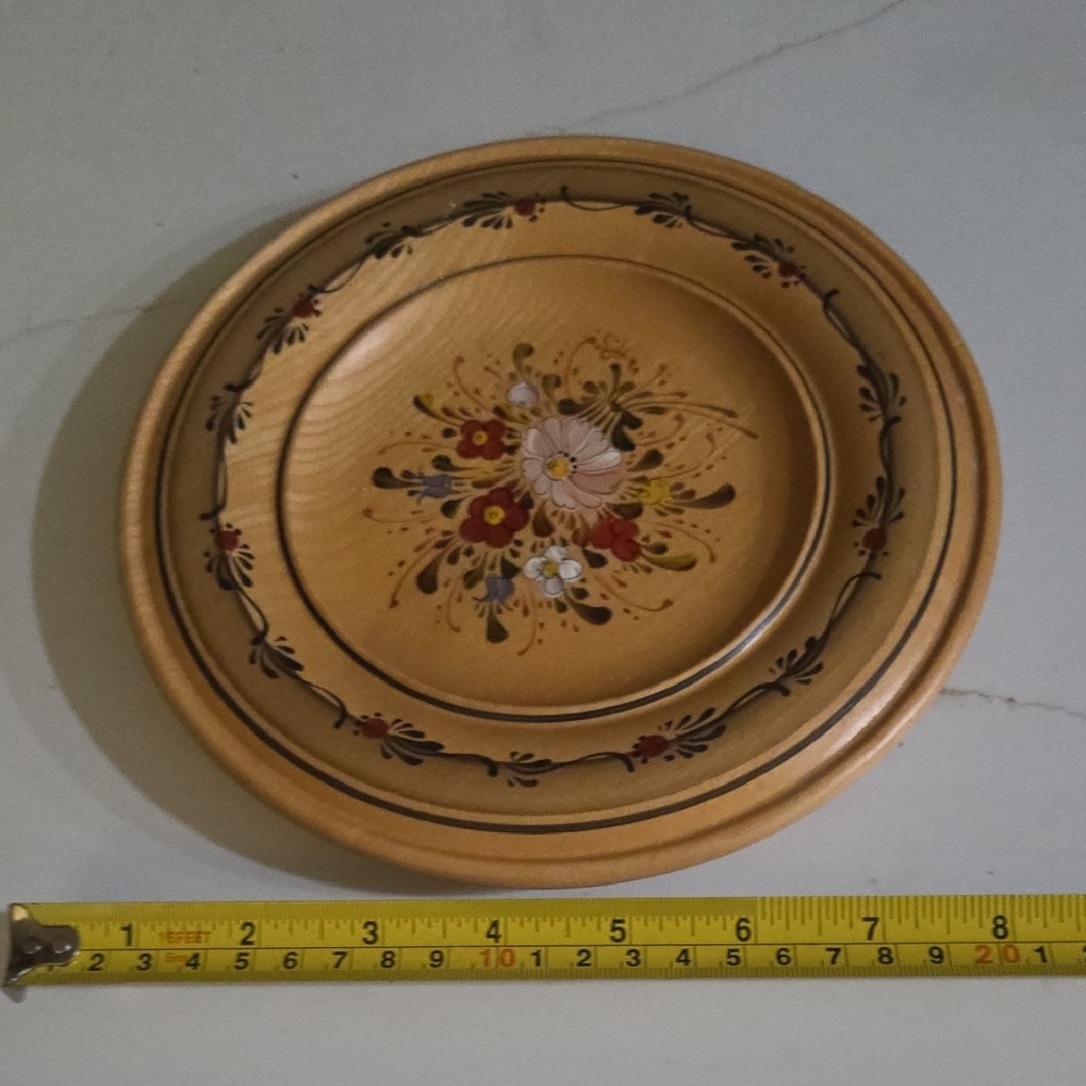 Source Unknown Floral Wooden Wall Plate Decor - Brown, Red, White